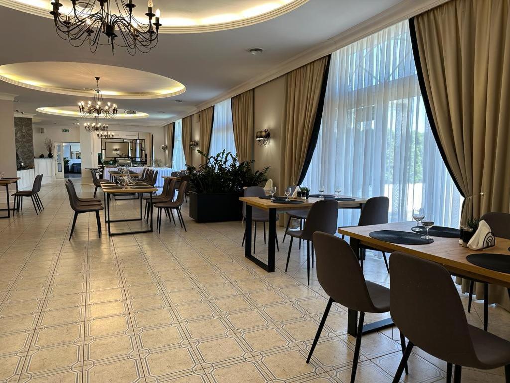 Centrum Konferencyjno-Apartamentowe Mrowka Varşova Dış mekan fotoğraf