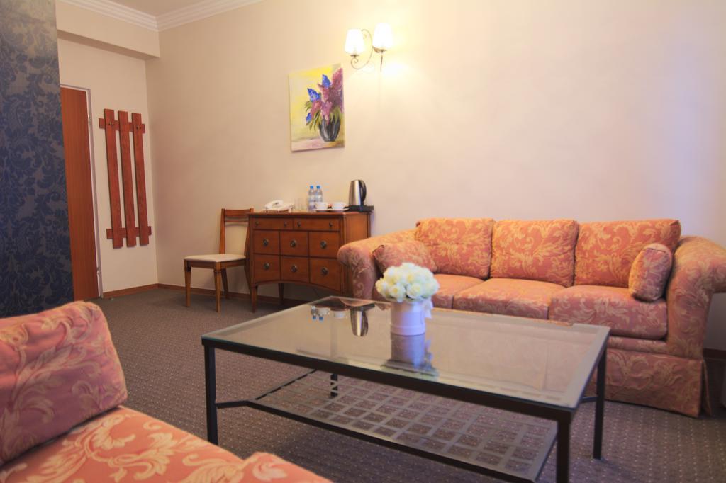 Centrum Konferencyjno-Apartamentowe Mrowka Varşova Dış mekan fotoğraf