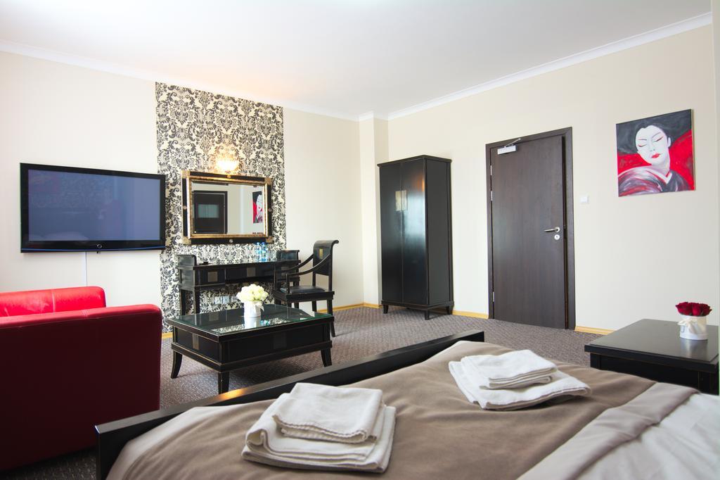 Centrum Konferencyjno-Apartamentowe Mrowka Varşova Dış mekan fotoğraf