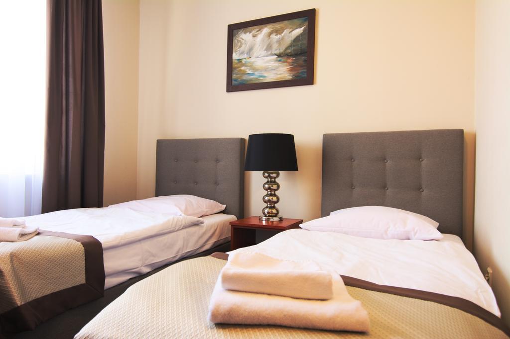 Centrum Konferencyjno-Apartamentowe Mrowka Varşova Dış mekan fotoğraf