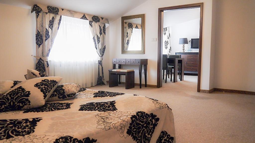 Centrum Konferencyjno-Apartamentowe Mrowka Varşova Dış mekan fotoğraf