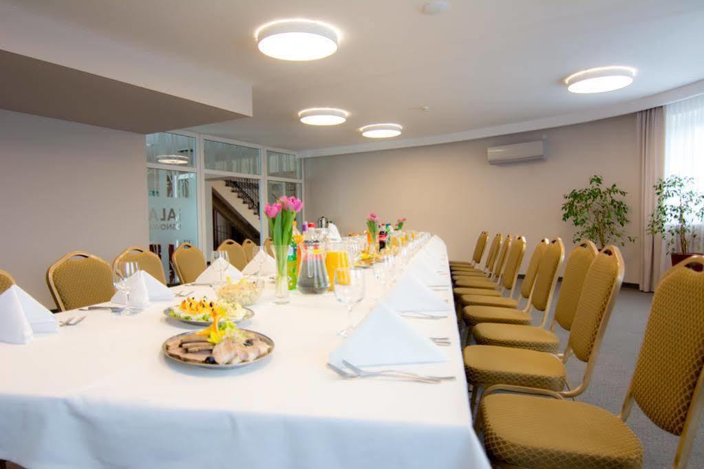 Centrum Konferencyjno-Apartamentowe Mrowka Varşova Dış mekan fotoğraf