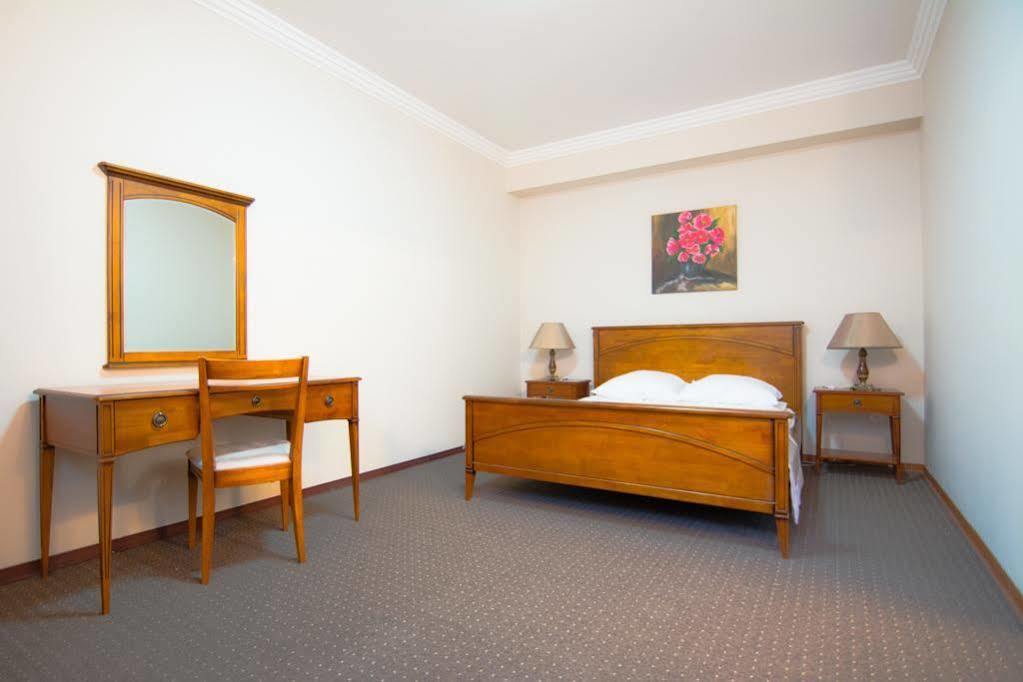 Centrum Konferencyjno-Apartamentowe Mrowka Varşova Dış mekan fotoğraf