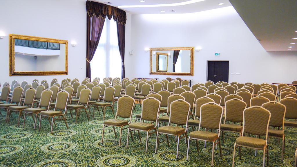 Centrum Konferencyjno-Apartamentowe Mrowka Varşova Dış mekan fotoğraf
