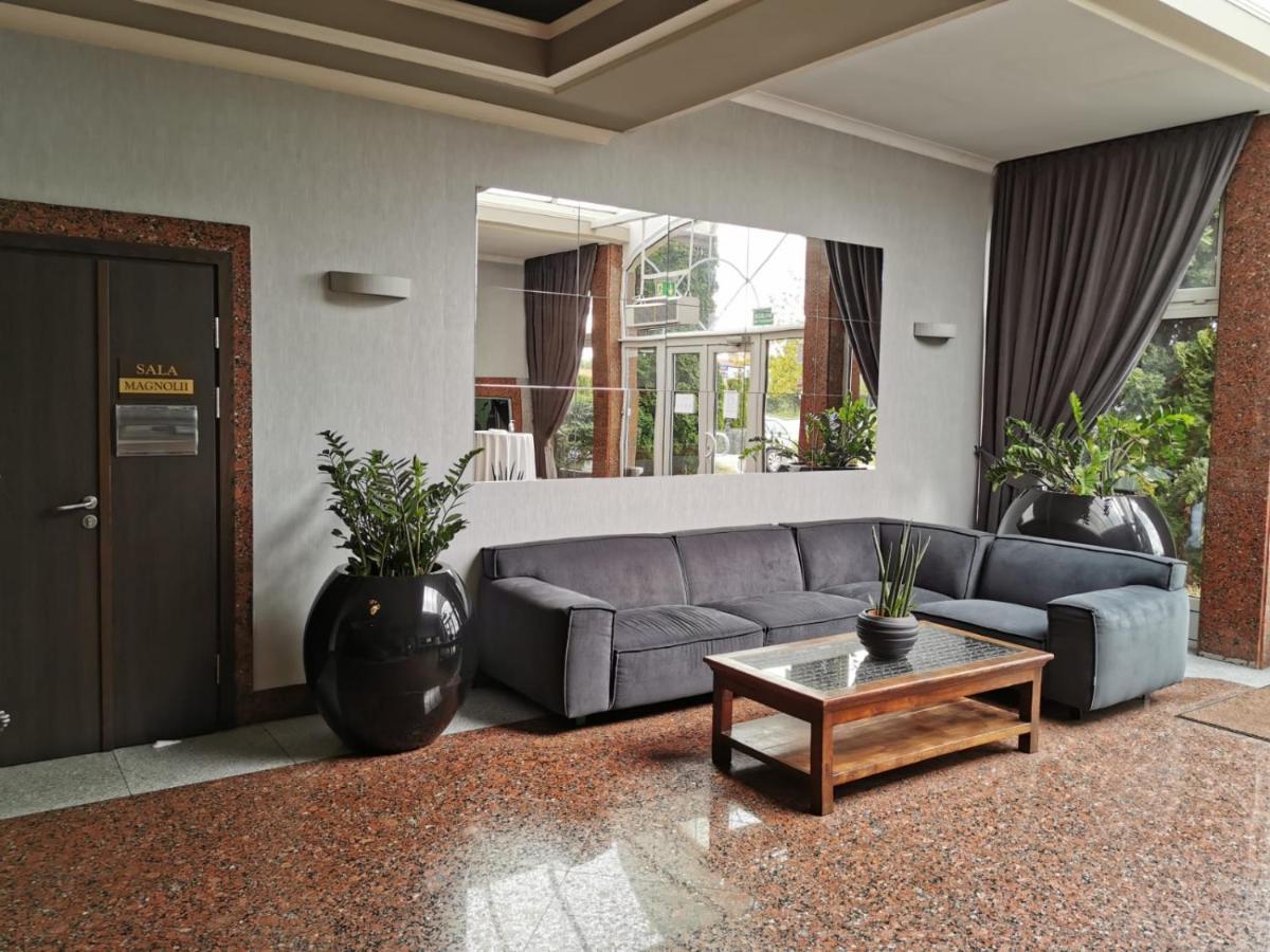 Centrum Konferencyjno-Apartamentowe Mrowka Varşova Dış mekan fotoğraf
